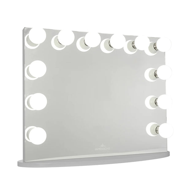 Estreno en Hollywood con espejo de tocador